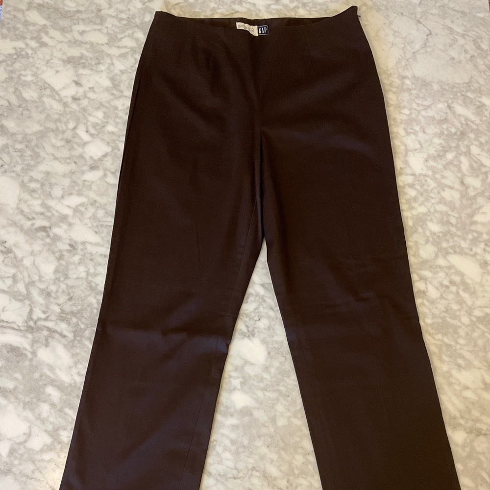 GAP SIZE 8 SIDE ZIP PANT IN DARK BROWN.